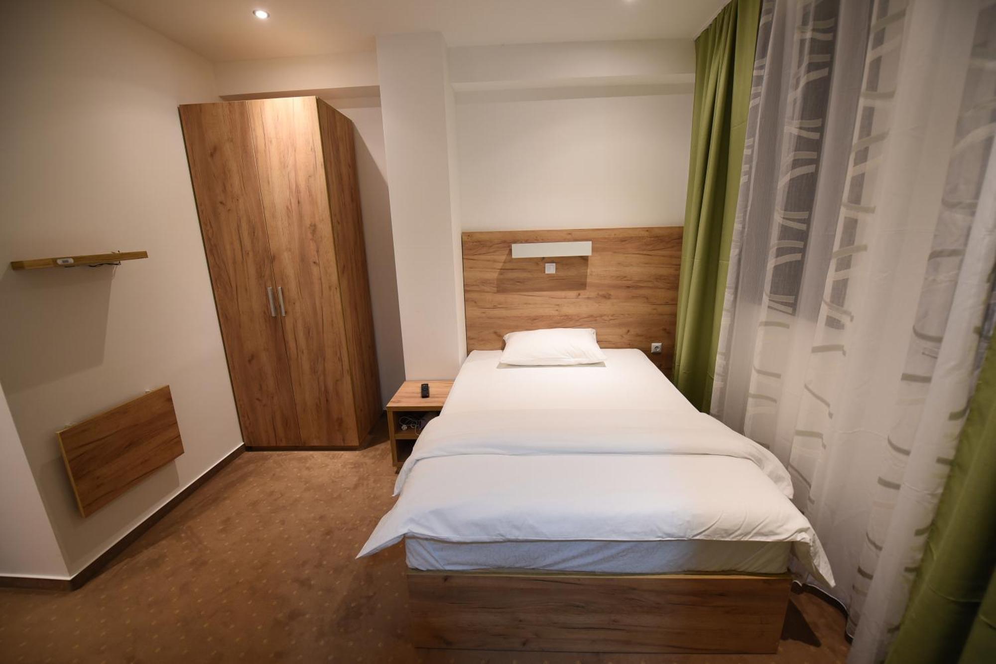 Hotel Tesla Banja Luka Zimmer foto